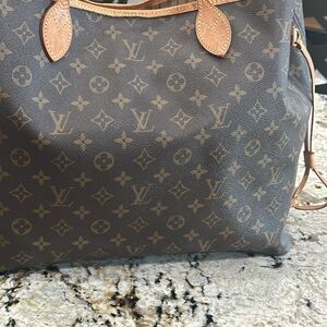 Louis Vuitton Classic Monogram Neverfull GM Tote in Brown